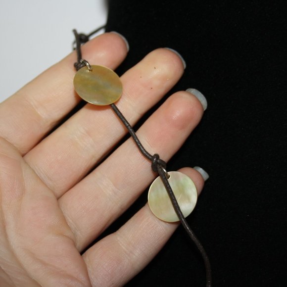 🤎🐚🌿 American Eagle Shell Necklace on Brown Leather Cord (30") - Picture 3 of 5